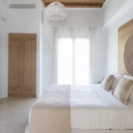 Villa Serene With Terrace And Views