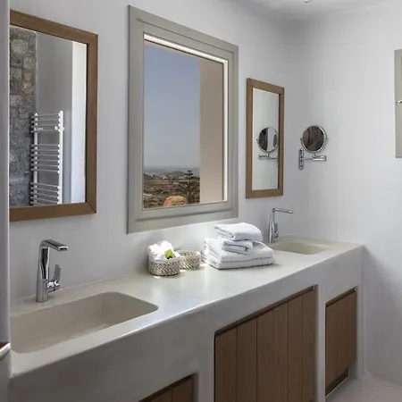 Villa Serene With Terrace And Views *