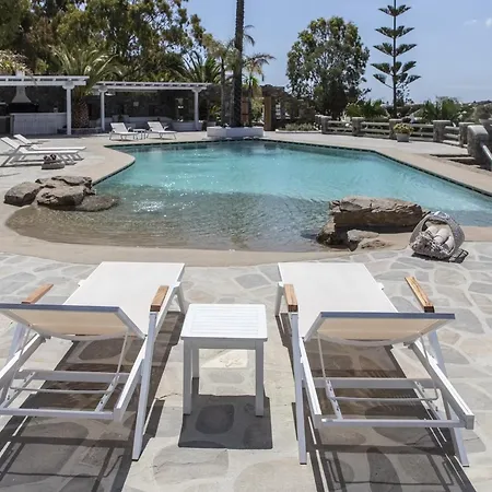 Villa Serene With Terrace And Views *